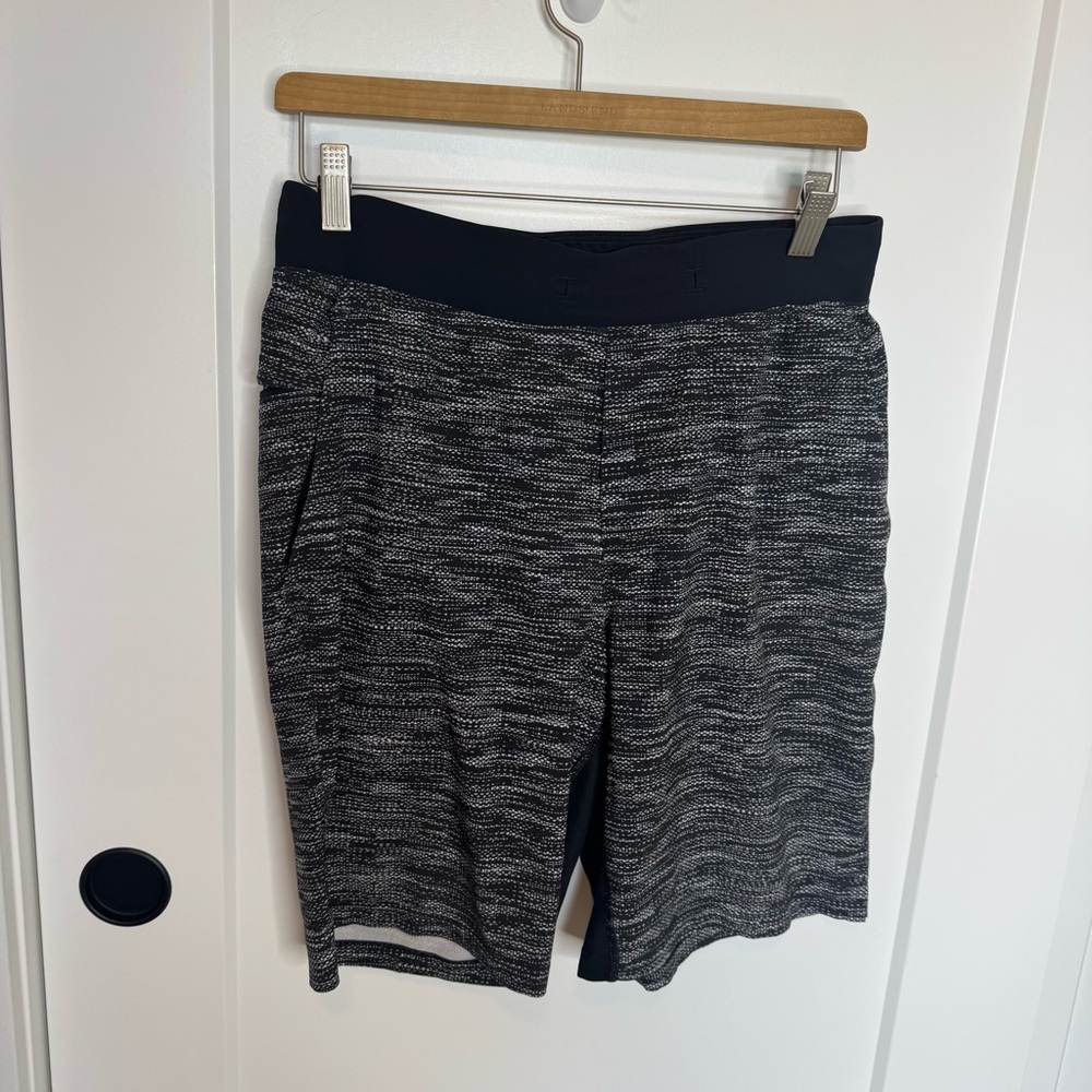 Lululemon T.H.E. Short Linerless 9” Black White Print Running Active Size Medium